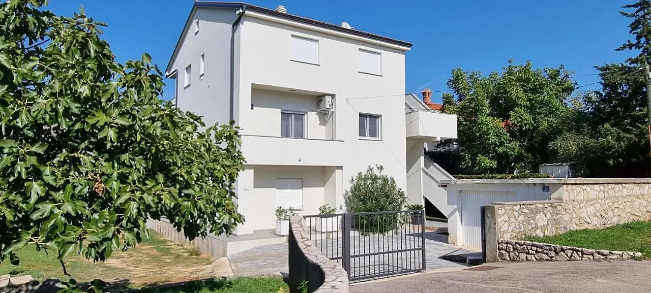 Apartment Karmen Šilo