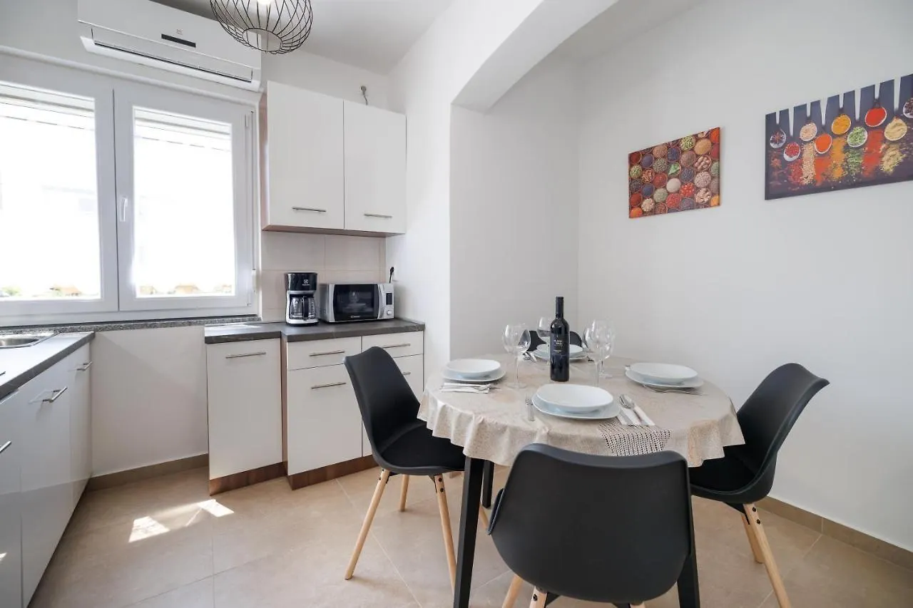 Apartment Karmen Silo  Croatia