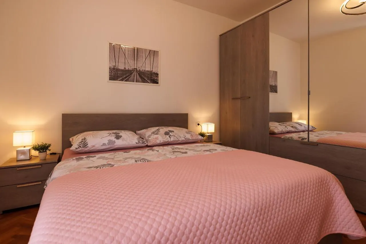 Apartment Karmen Šilo 0*,